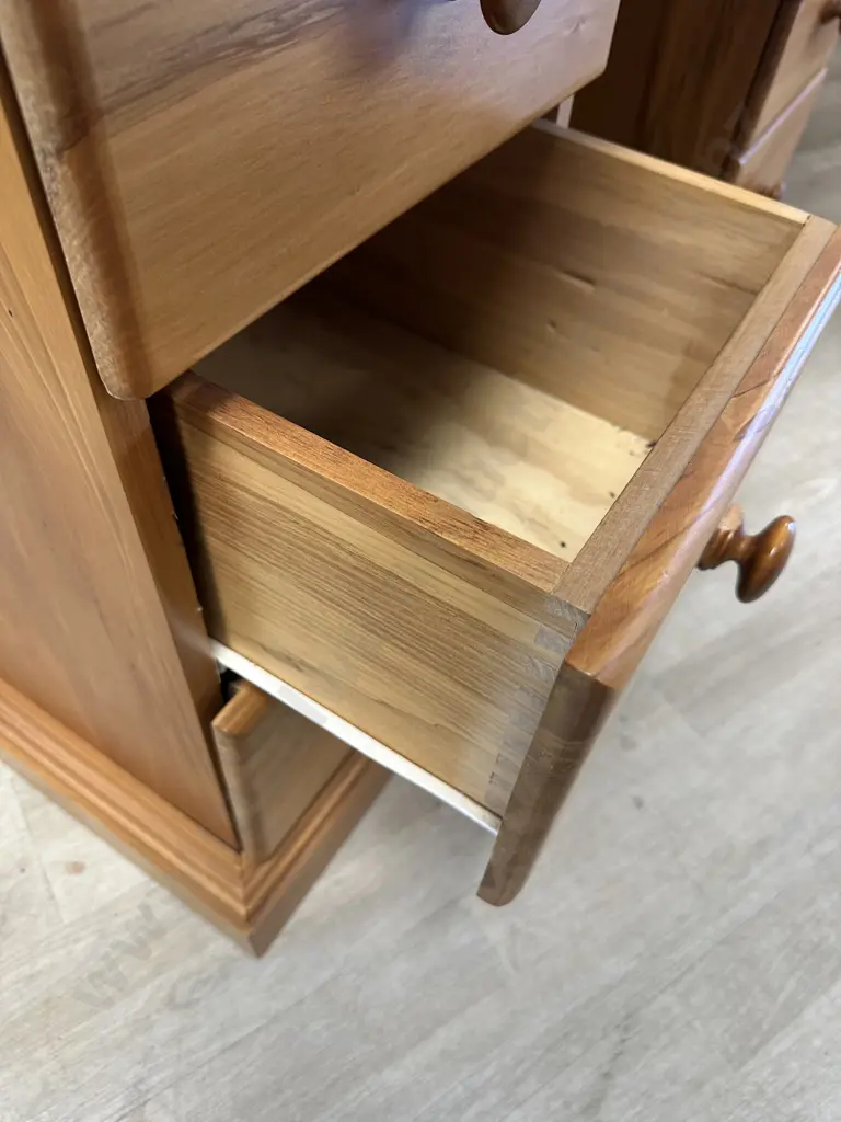 Solid Rimu Roll-top Desk, 8 Drawers. H113 W122 D62cm Image 1++