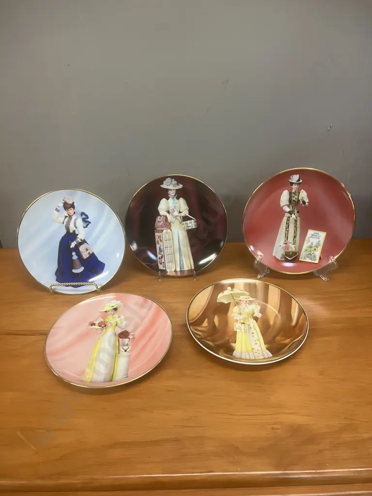 Collectable Avon President's Club Plates x 5 - 2002/2003 to 2004/2005 Plus 2012/2013 Image 1++