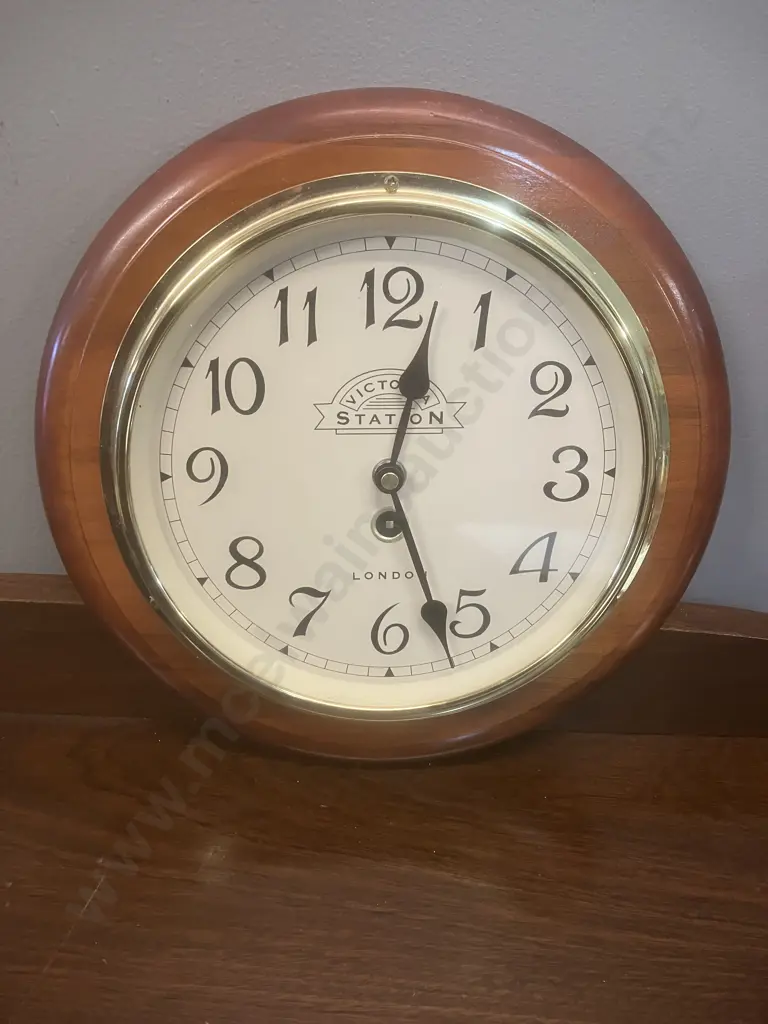 Chinese Carved Rosewood Lotus Form Vase Stand. 5 x 18cm With Round Wooden Victoria Station London 29cm Wall Clock Image 1++
