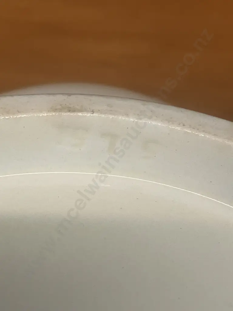 A Gorgeous Queens Shape 'Queens Plain' Tureen & Lid by Wedgwood - England Image 1++