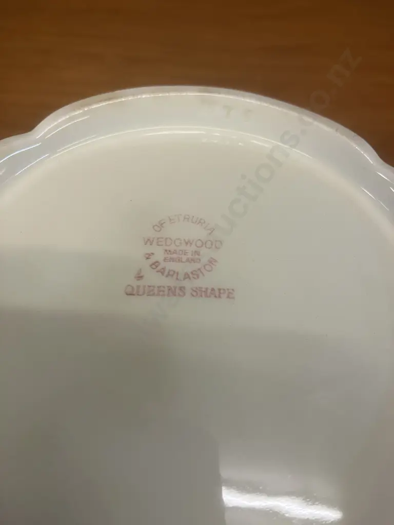 A Gorgeous Queens Shape 'Queens Plain' Tureen & Lid by Wedgwood - England Image 1++