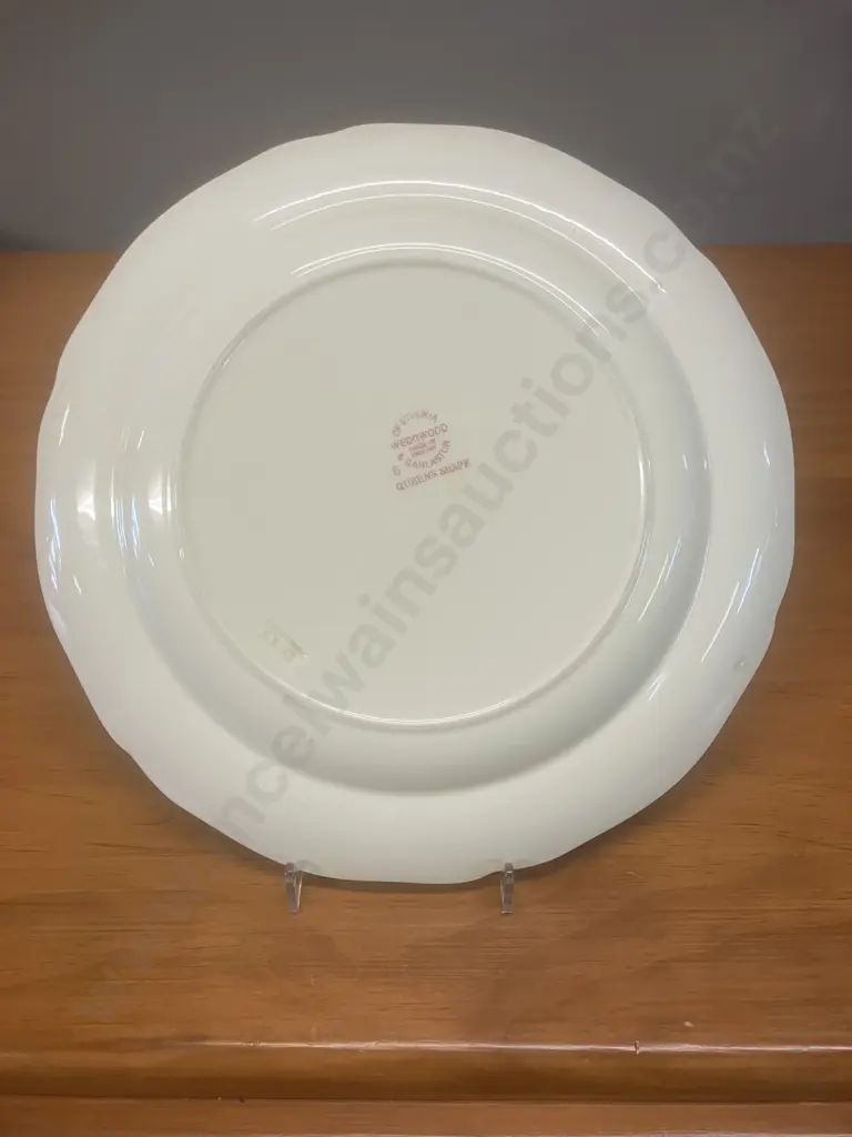 A Queens Shape 'Queens Plain' Dinner Plate by Wedgwood - England Image 1++