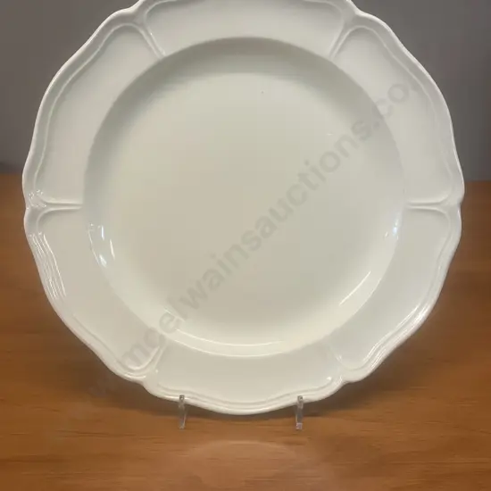 A Queens Shape 'Queens Plain' Dinner Plate by Wedgwood - England