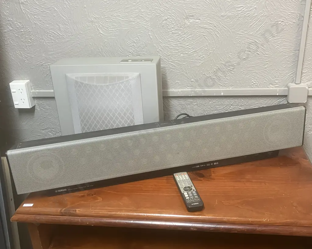 Yamaha YSP-1000 Digital Sound Projector Speaker Y146785WY & Yamaha YST-FSW100 6.5" 130-Watt Powered Sub-woofer - Silver Image 1++