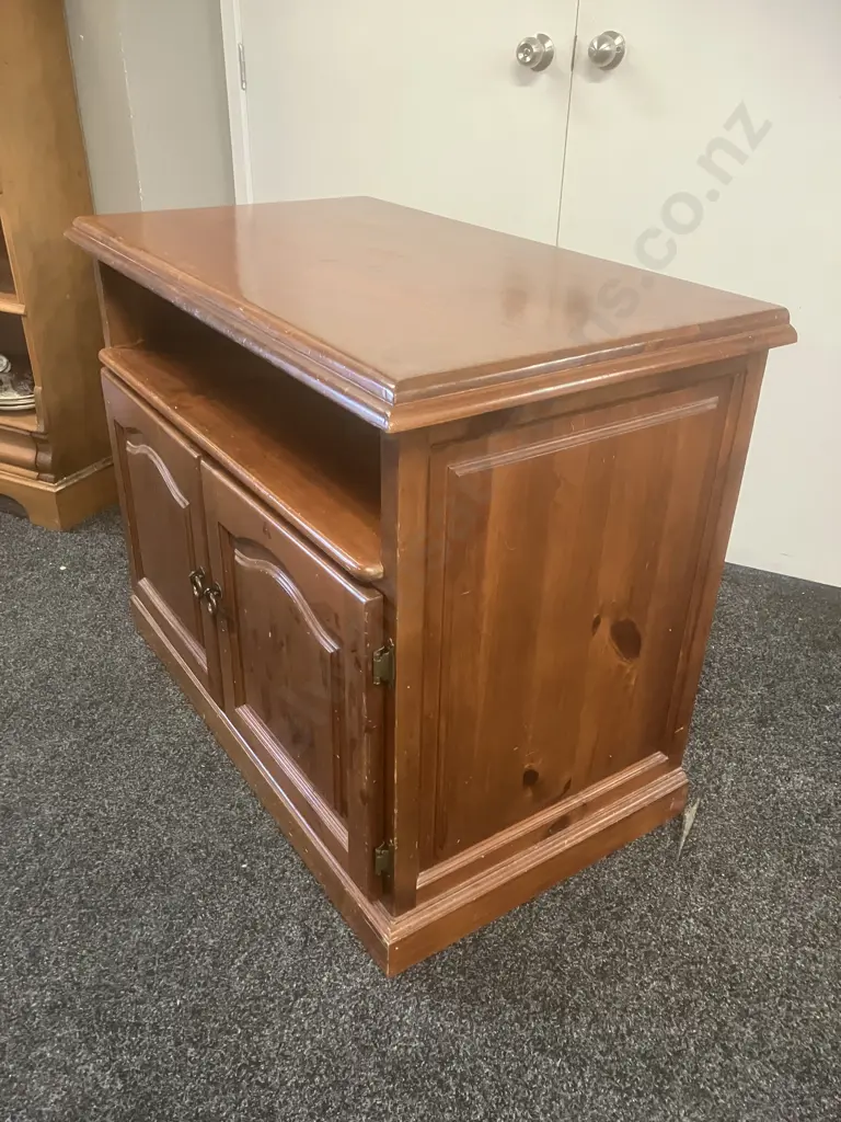 Solid Pine TV Stand, 2 Door, Ring Handles. H80 W102 D57cm Image 1++