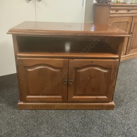 Solid Pine TV Stand, 2 Door, Ring Handles. H80 W102 D57cm