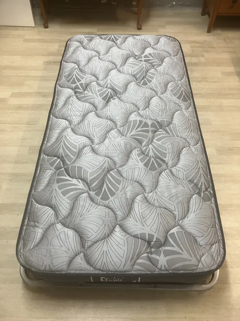 Sleepyhead Classic Sleep Over Pop-Up Trundler Bed With Mattress (1 x Wheel Broken) Image 1++