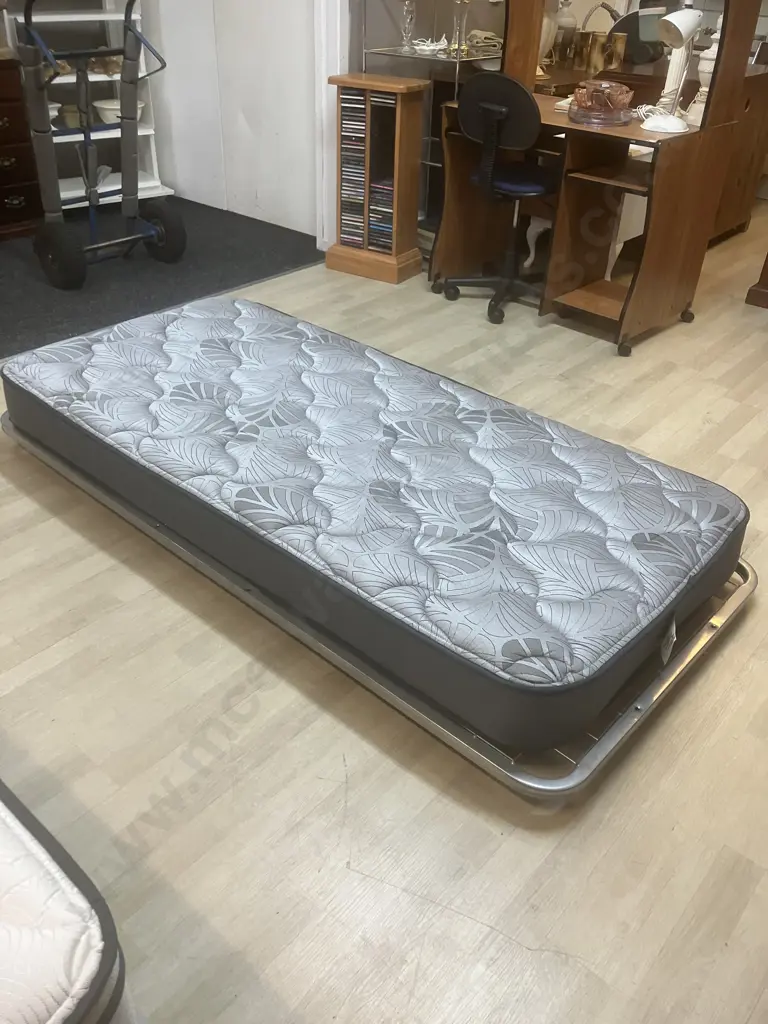 Sleepyhead Classic Sleep Over Pop-Up Trundler Bed With Mattress (1 x Wheel Broken) Image 1++