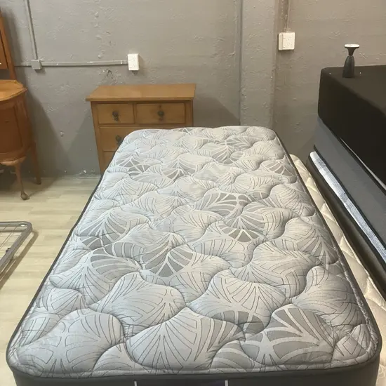 Sleepyhead Classic Sleep Over Pop-Up Trundler Bed With Mattress (1 x Wheel Broken)