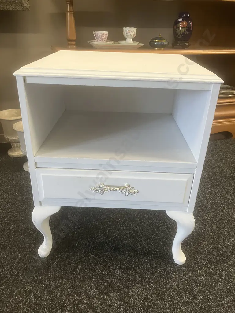 Vintage White Painted Single Drawer Bedside With Cabriole Legs. H57 W45 D41cm Image 1++