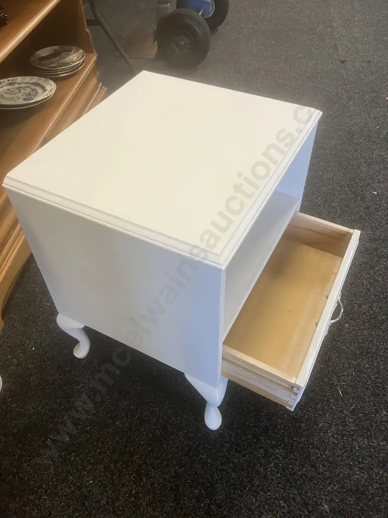 Vintage White Painted Single Drawer Bedside With Cabriole Legs. H57 W45 D41cm Image 1++