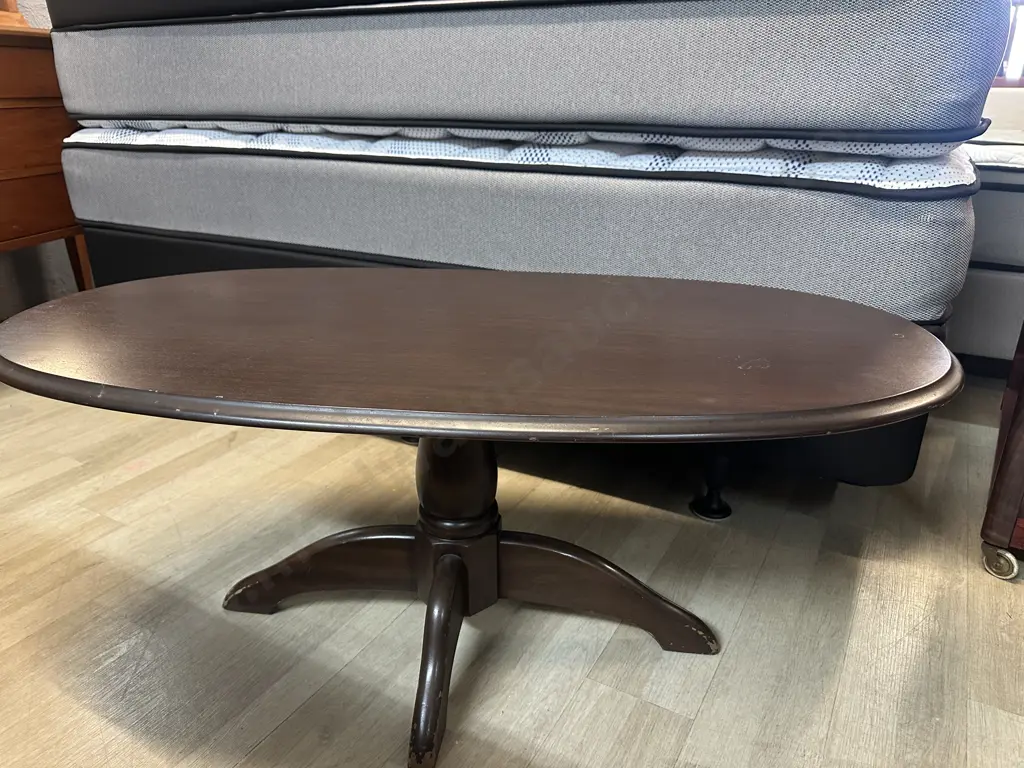 Vintage Mahogany Oval Coffee Table Single Pedestal H45 W110 D55cm. Image 1++