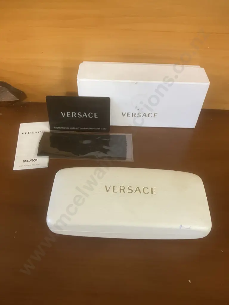 Versace 2021 Black Acetate Gun-Metal Medusa Logo Rectangular Sunglasses With Case Image 1++