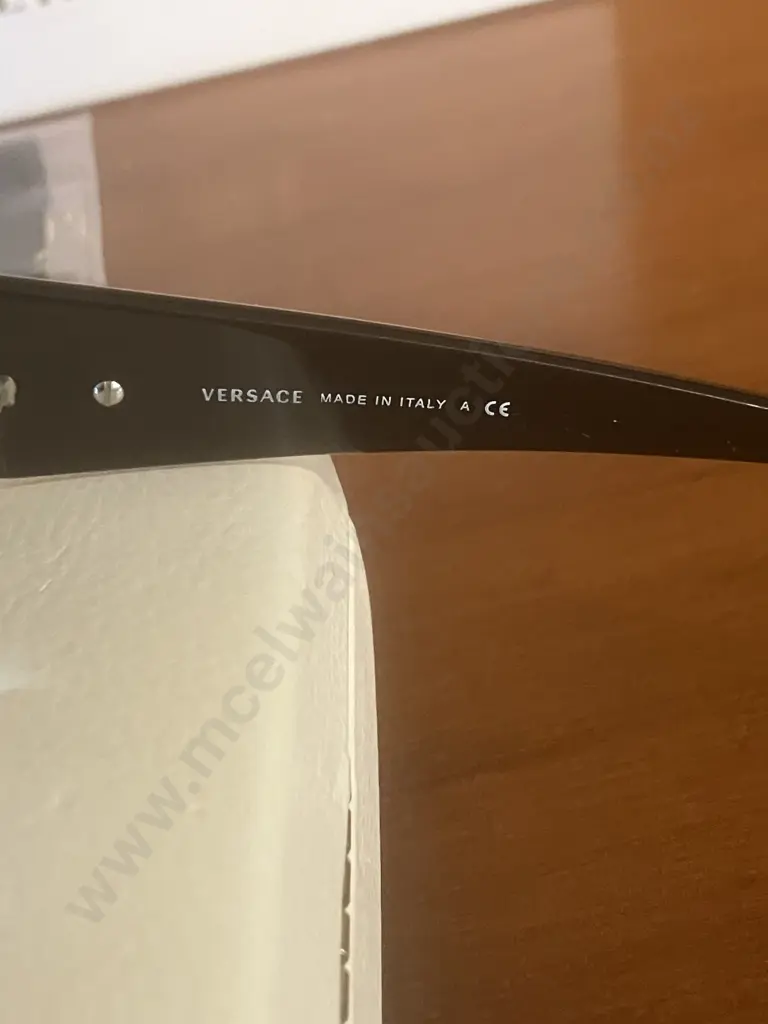 Versace 2021 Black Acetate Gun-Metal Medusa Logo Rectangular Sunglasses With Case Image 1++