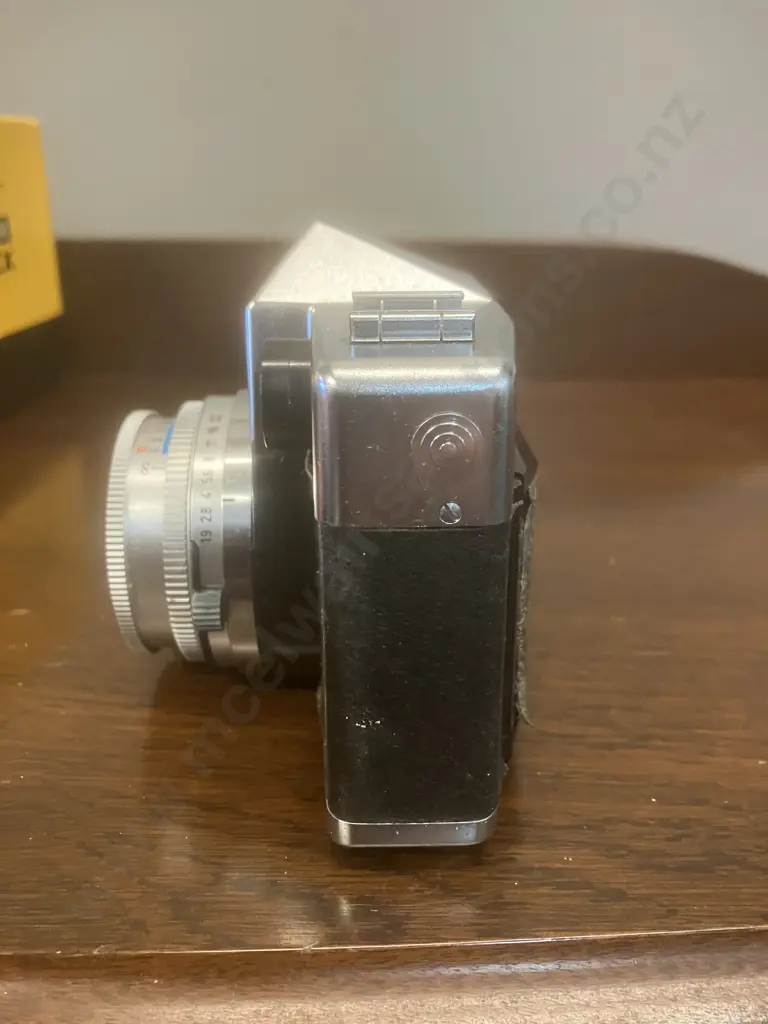 Kodak Instamatic Reflex SLR Camera Schneider Kreuznach Xenar f:28/45mm Lens. - Late 1960s Germany. Original Box Image 1++