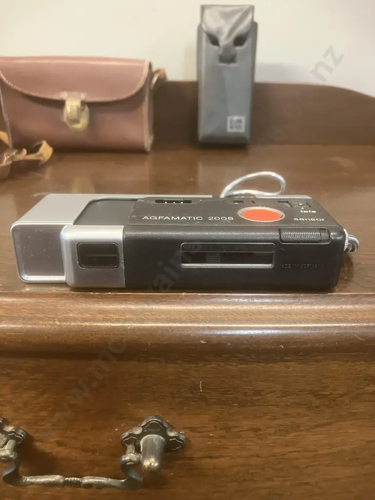 Vintage German Agfamatic 2008 Pocket Sensor 110 Camera & Case. 1960s Kodak Instamatic 100 Film Camera With Leather Case Image 1++