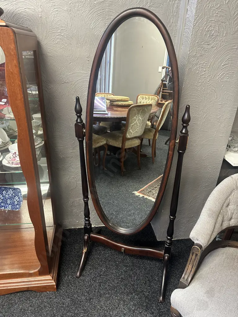 Mahogany Free Standing Dress Mirror (af to foot) Image 1++