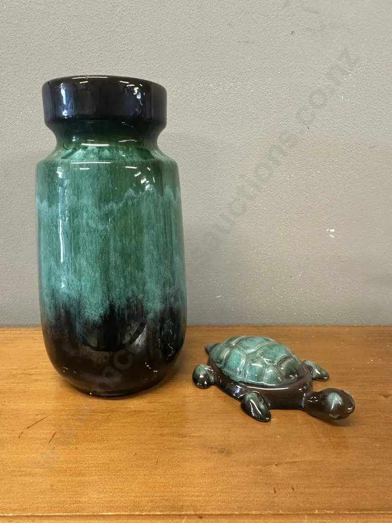 Vintage Blue Mountain Pottery Canada Vase & Turtle Figurine Image 1++
