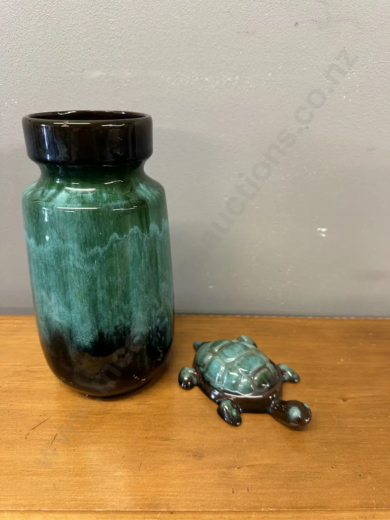 Vintage Blue Mountain Pottery Canada Vase & Turtle Figurine Image 1++