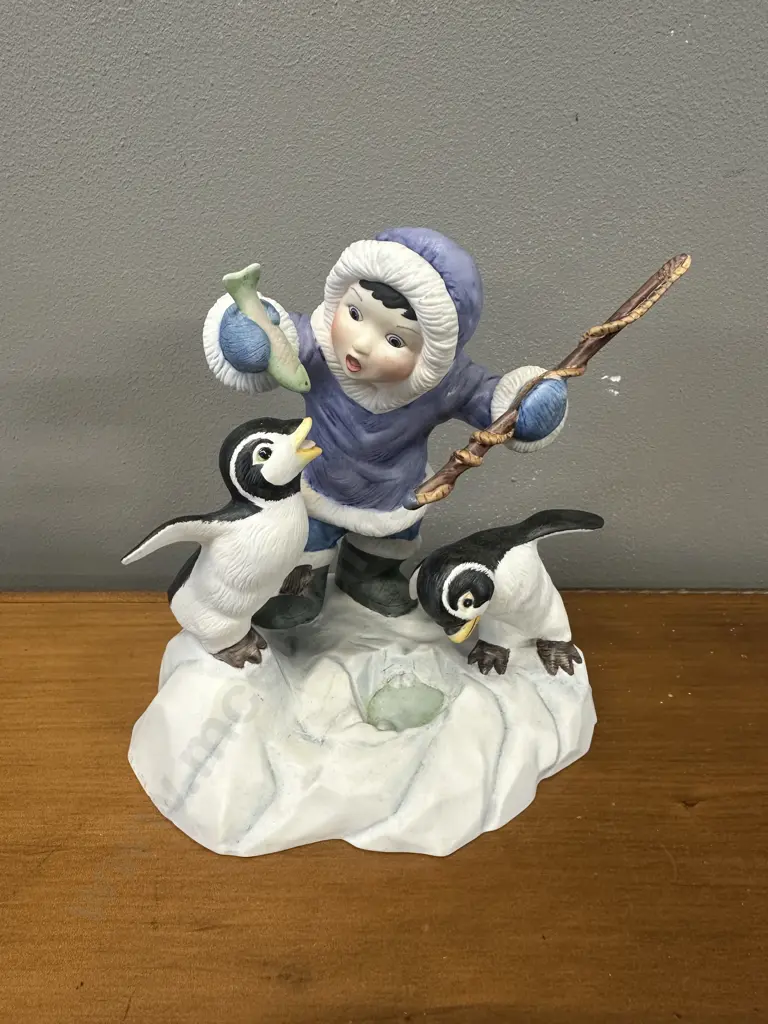 Vintage Franklin Mint 'What A Catch' Porcelain Penguin Figurine  By Michelle Emblem 1990 Image 1++