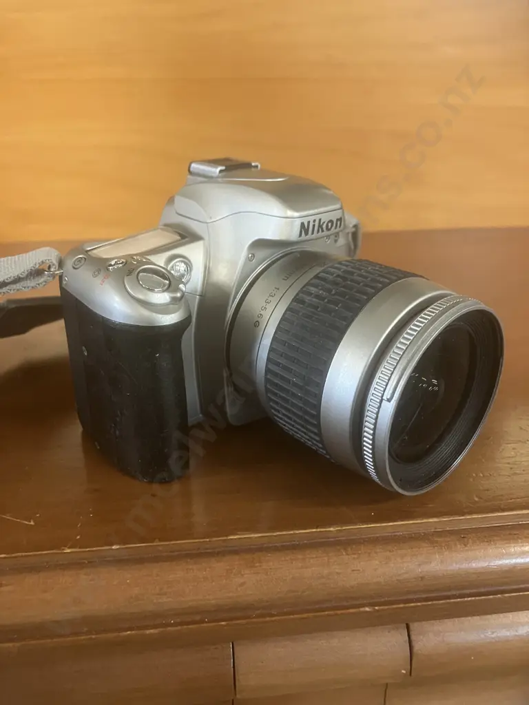 Nikon F55 Film Camera With AF Nikkor 28-80mm & 70-300mm Lenses & Solidex Camera Bag Image 1++