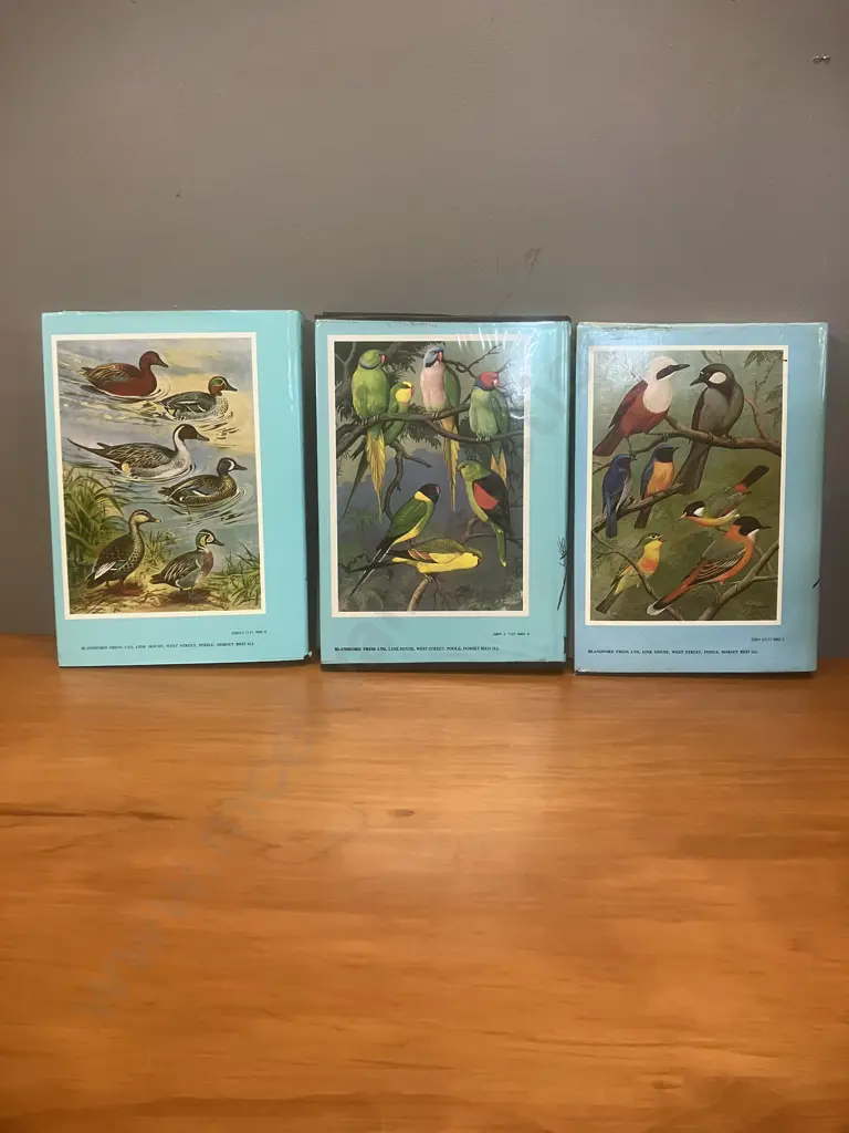 Encyclopaedia of Aviculture in 3 Volumes - A. Rutgers & KA Norris (Eds) Blandford Press 1979-1984. Image 1++