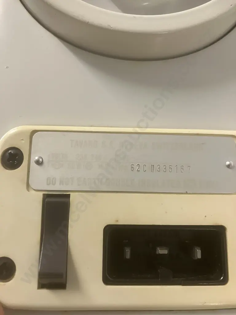 Elna SU Swiss Made Sewing Machine With Metal Case Image 1++