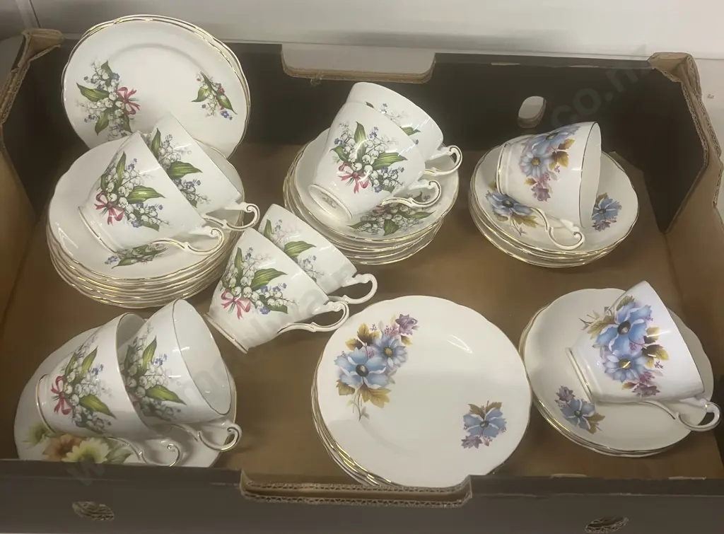 Box lot Assorted Teaware Image 1++