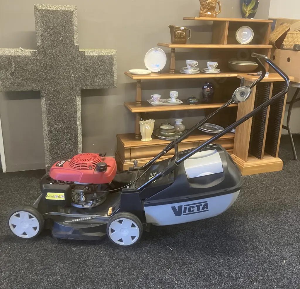 Victa Lawnmower With Catcher - Honda OHC GCV 160 Engine With Manuals Image 1++