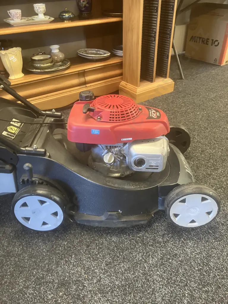 Victa Lawnmower With Catcher - Honda OHC GCV 160 Engine With Manuals Image 1++