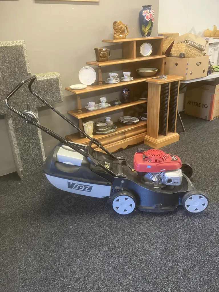 Victa Lawnmower With Catcher - Honda OHC GCV 160 Engine With Manuals Image 1++