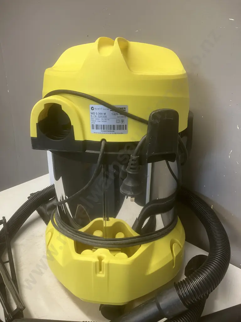 Karcher Vacuum Cleaner WD3.300M With Manual & Bags Image 1++
