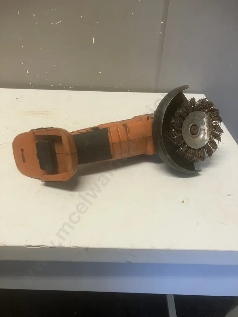 AEG 18V 125mm Angle Grinder BEWS18-125X Skin Only Image 1++