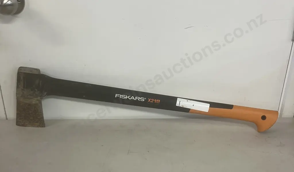 Fiskars Splitting Axe X21 With Plastic Transport Guard Image 1++