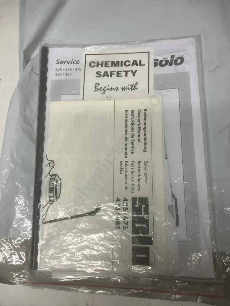 Pair of Solo Backpack Sprayers With Manual Image 1++