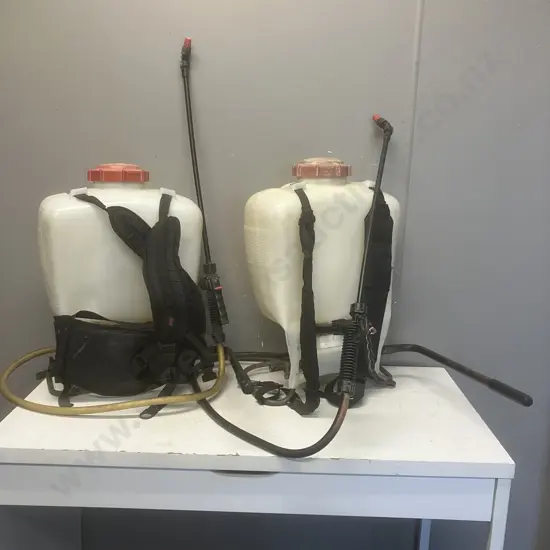 Pair of Solo Backpack Sprayers With Manual