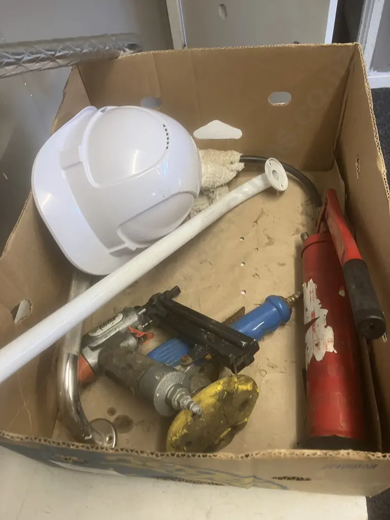 Ratchet Support Tool, Support Rails, Air Tools, Grease Gun Etc Image 1++