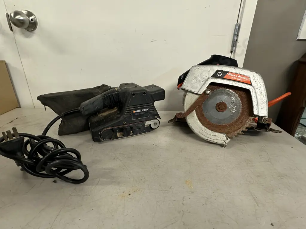 Black & Decker Circular Saw & Belt Sander Image 1++