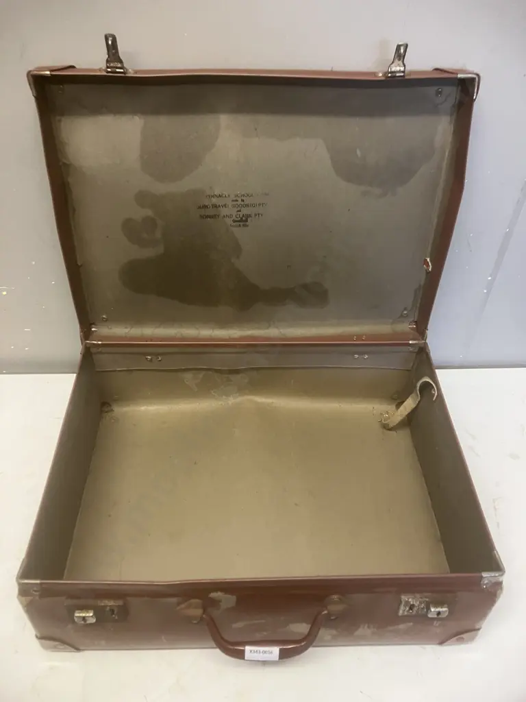 Vintage 1960s Duro Travel Goods Fibre Suitcase. Image 1++