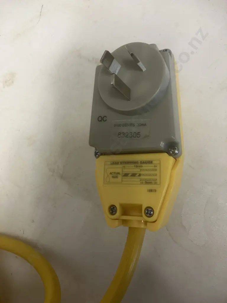 HD Yellow Power Extension Lead With a HPM Electrasafe 5100 Series 30mA Image 1++