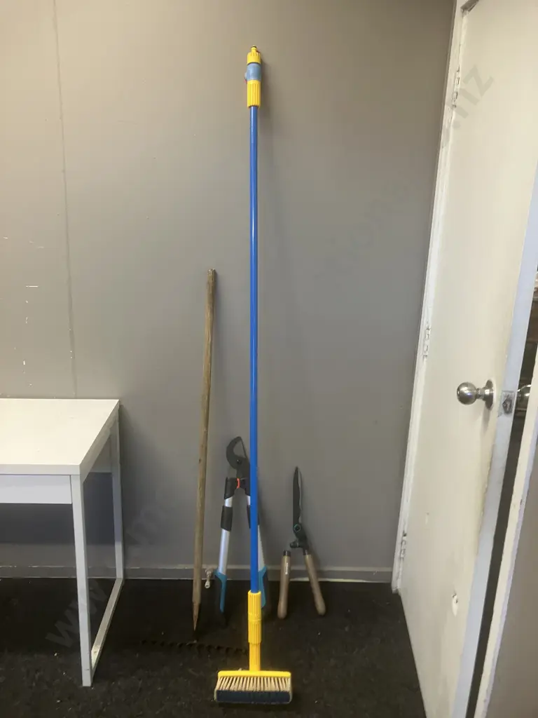 Raven Telescopic Water Brush, Garden Rake, Gardena Telescopic Loppers & Gardena Shears Image 1++