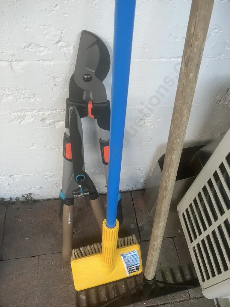 Raven Telescopic Water Brush, Garden Rake, Gardena Telescopic Loppers & Gardena Shears Image 1++