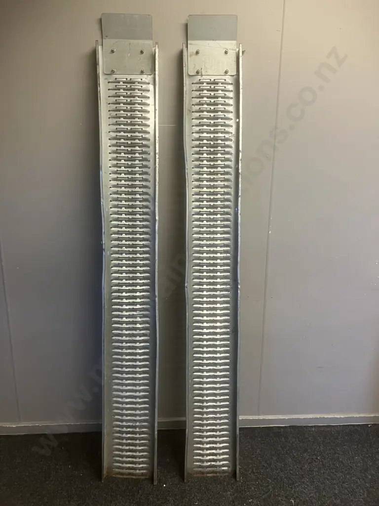 Pair of 1.8m Loading Ramps Image 1++