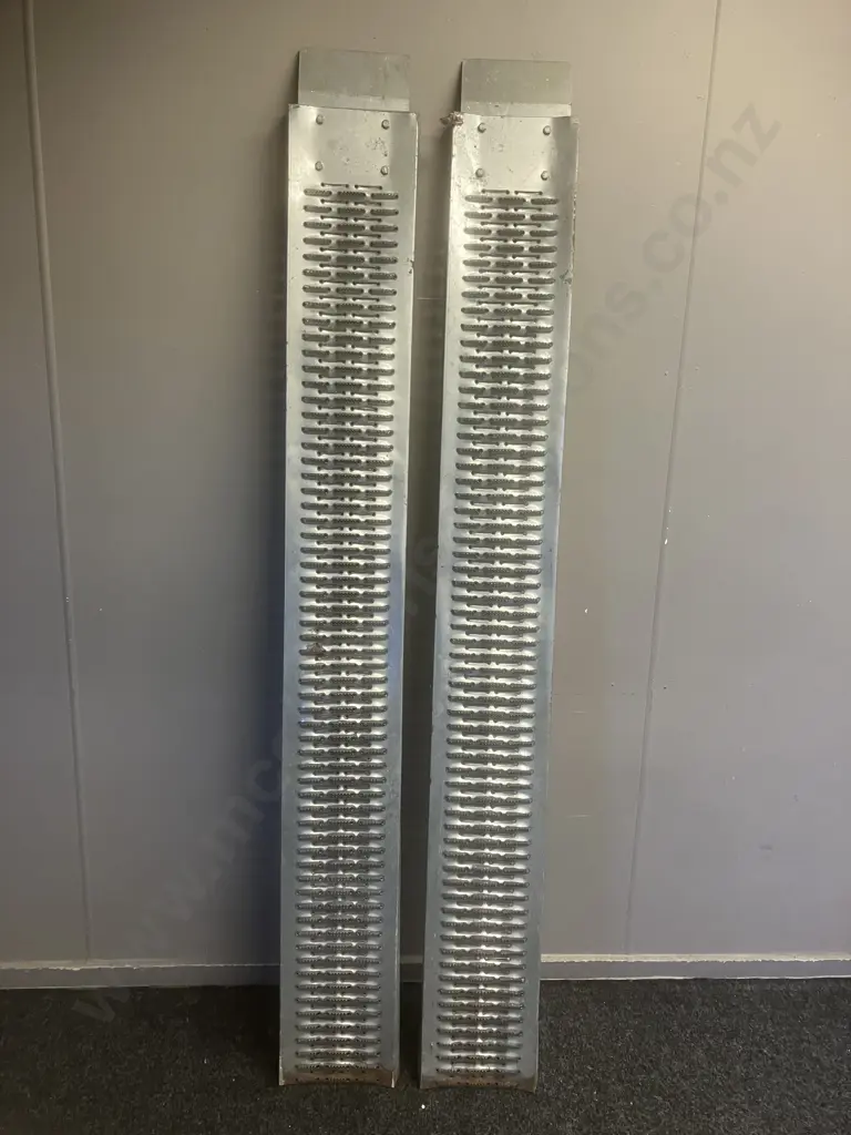 Pair of 1.8m Loading Ramps Image 1++