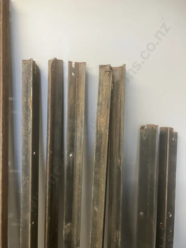 9 x Waratahs & 2 Steel Posts (1.5 to 1.8m) With 4 Smaller Ones Image 1++