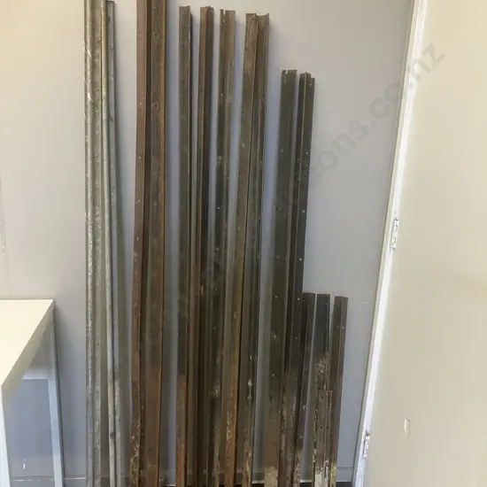 9 x Waratahs & 2 Steel Posts (1.5 to 1.8m) With 4 Smaller Ones