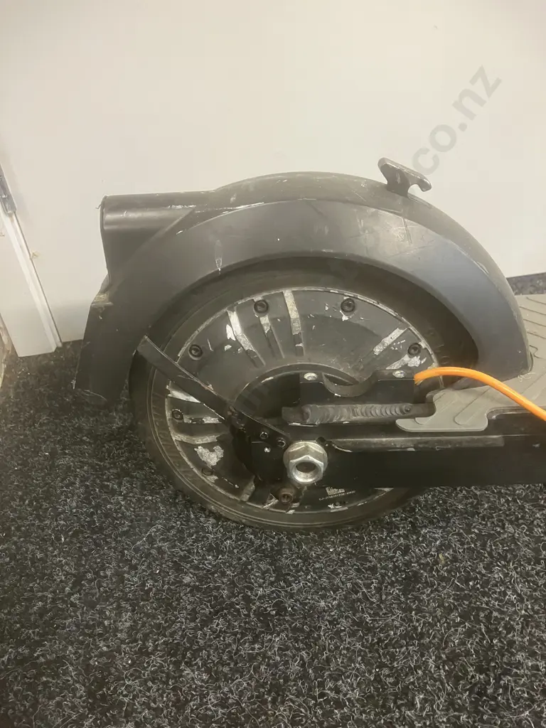 InMotion Model LE1 Electric Scooter - No Charger (Sold As- Is) Image 1++