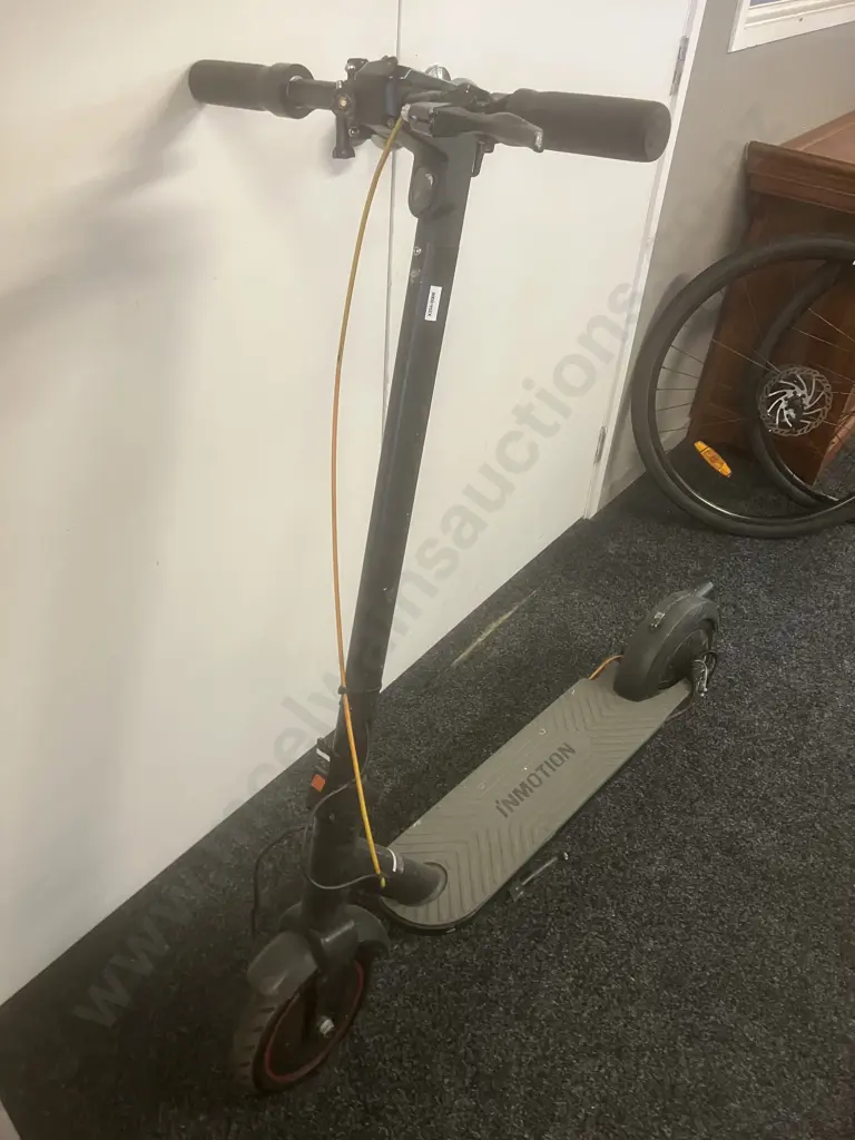 InMotion Model LE1 Electric Scooter - No Charger (Sold As- Is) Image 1++