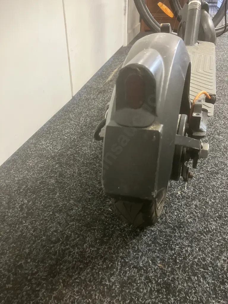 InMotion Model LE1 Electric Scooter - No Charger (Sold As- Is) Image 1++