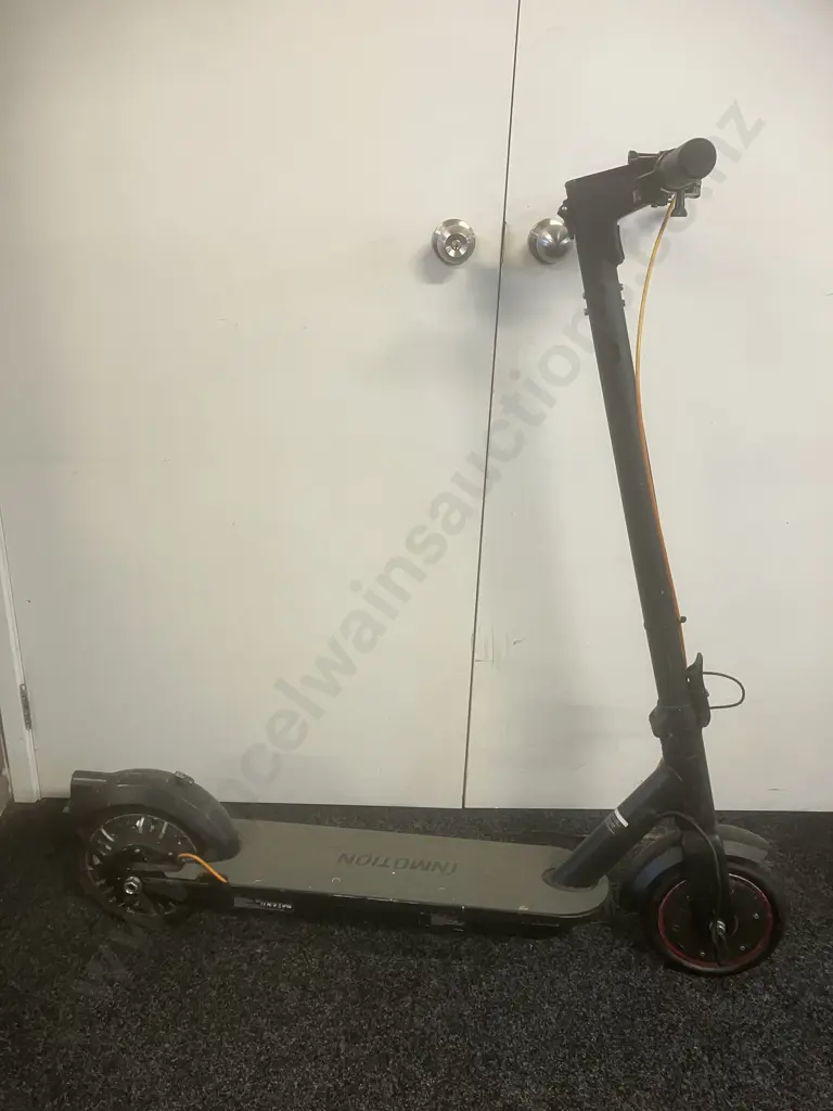 InMotion Model LE1 Electric Scooter - No Charger (Sold As- Is) Image 1++